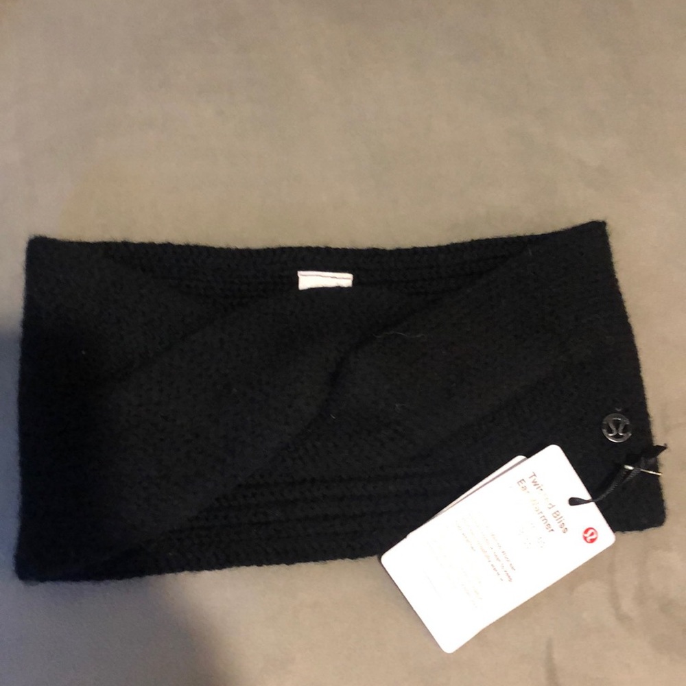 Lululemon Black wool headband